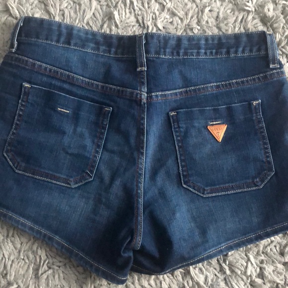 Guess demon shorts - Picture 2 of 5
